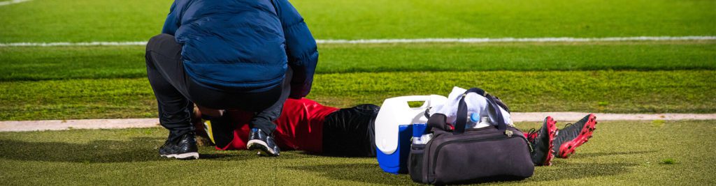 athlete suffering from clavicle fracture